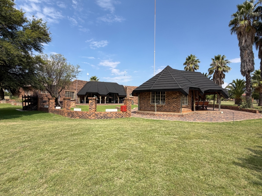 5 Bedroom Property for Sale in Metsimaholo Free State